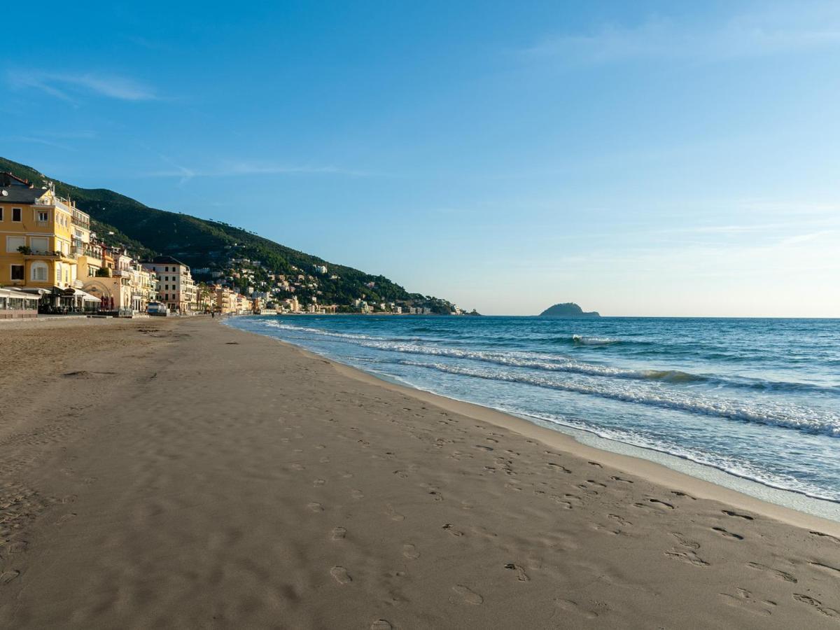 Villa Hanbury With Swimming Pool And Parking In Alassio Exterior photo